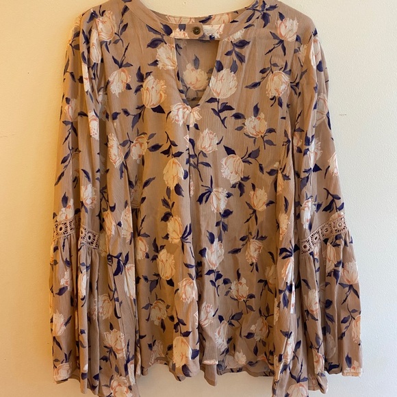 Altar’d state blouse - Picture 2 of 5